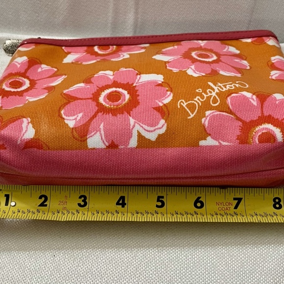 Brighton Fun Floral Cosmetic, Make-up Bag with glossy coating for durability - Picture 3 of 6
